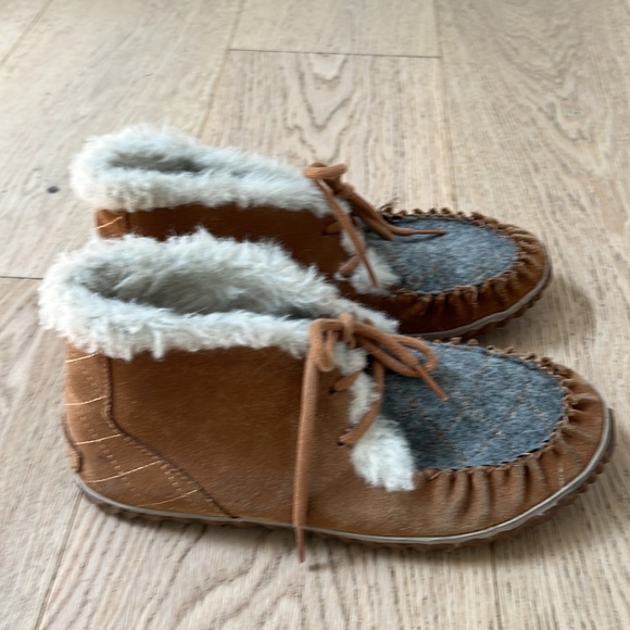 Sorel Walk About Moccasin - Picture 2 of 4